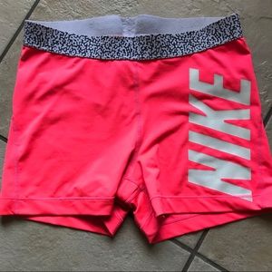 NIKE COMPRESSION SHORTS/ neon pink